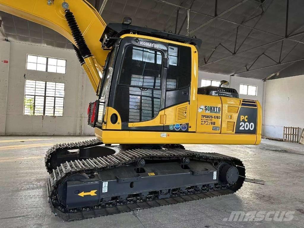 Komatsu PC 200-8 Bandgrävare