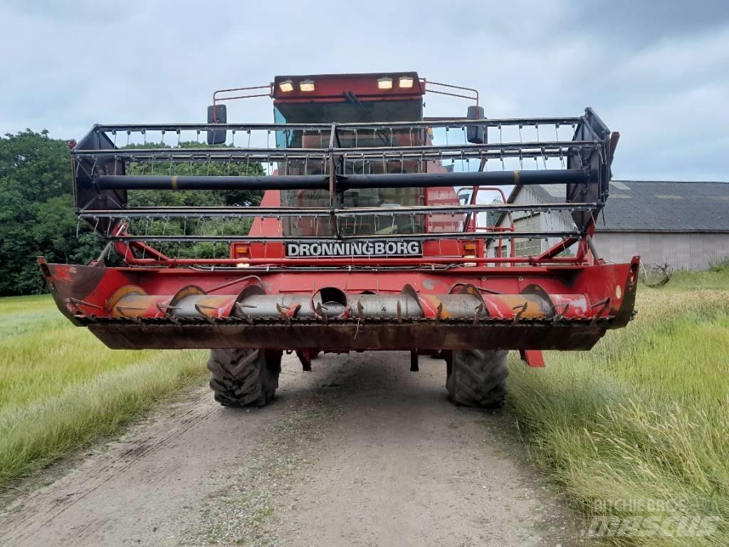 Dronningborg D 7500 Skördetröskor