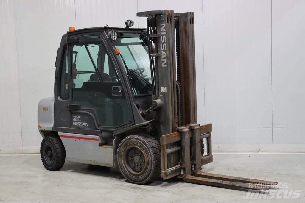 Nissan FGD02A30Q Dieselmotviktstruckar