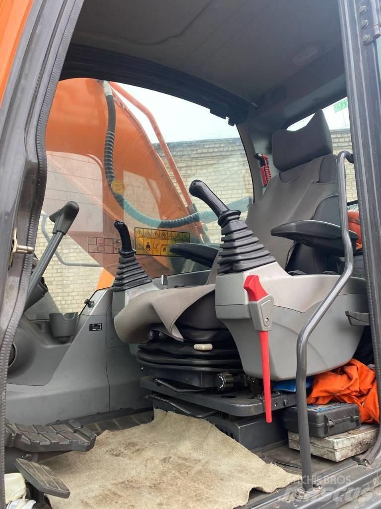 Doosan DX 340 LCA Bandgrävare