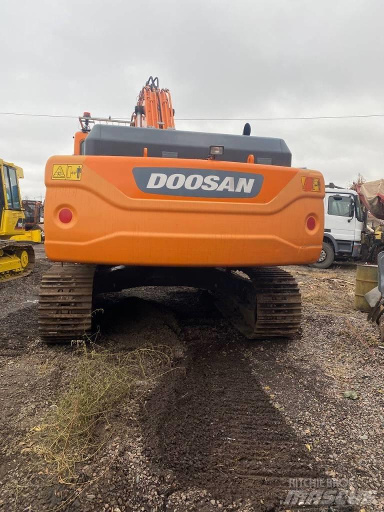 Doosan DX 340 LCA Bandgrävare