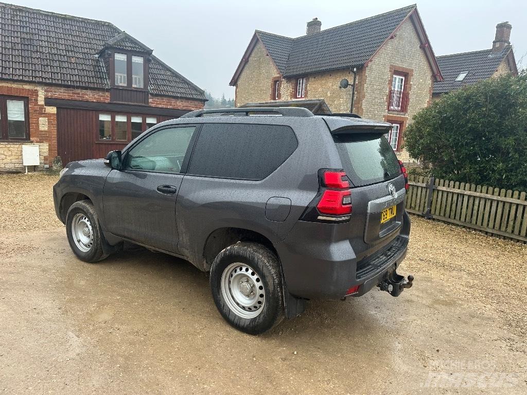 Toyota Landcruiser Flakbilar/Pickuper