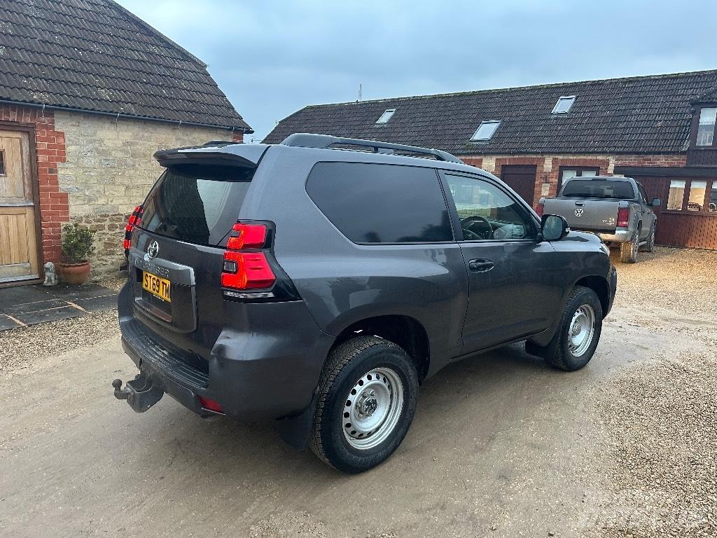 Toyota Landcruiser Flakbilar/Pickuper