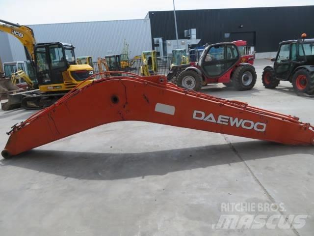 Daewoo DX 225 LC Chassi och upphängning