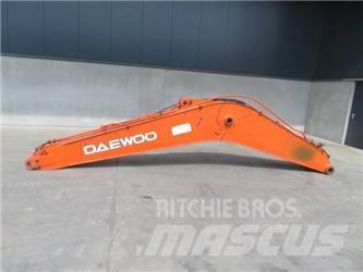 Daewoo DX 225 LC Chassi och upphängning