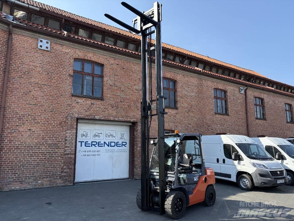 Toyota 06-8FD30F Dieselmotviktstruckar