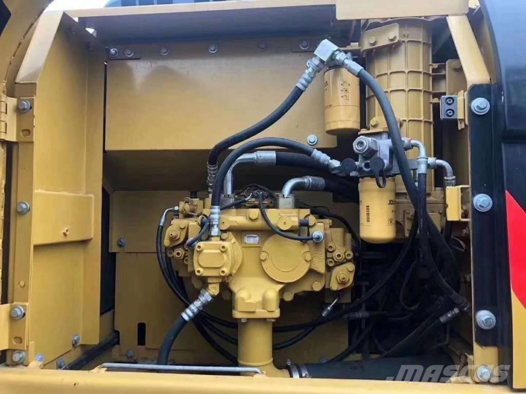 CAT 323 Bandgrävare