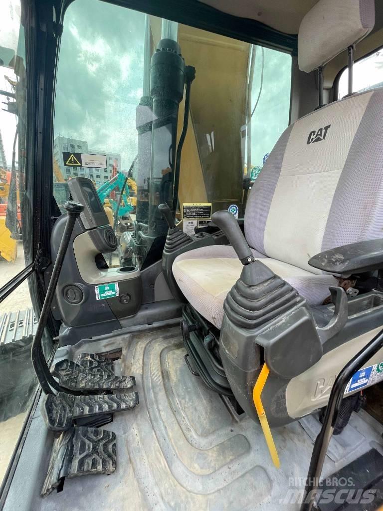 CAT 323 D Bandgrävare