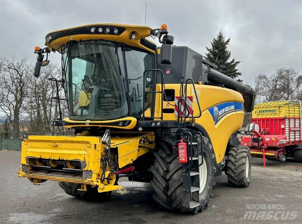 New Holland CX 880 Skördetröskor