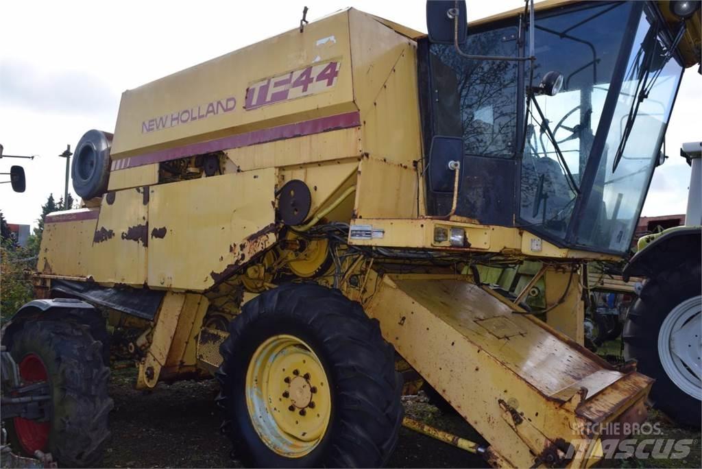 New Holland TF 44 Skördetröskor