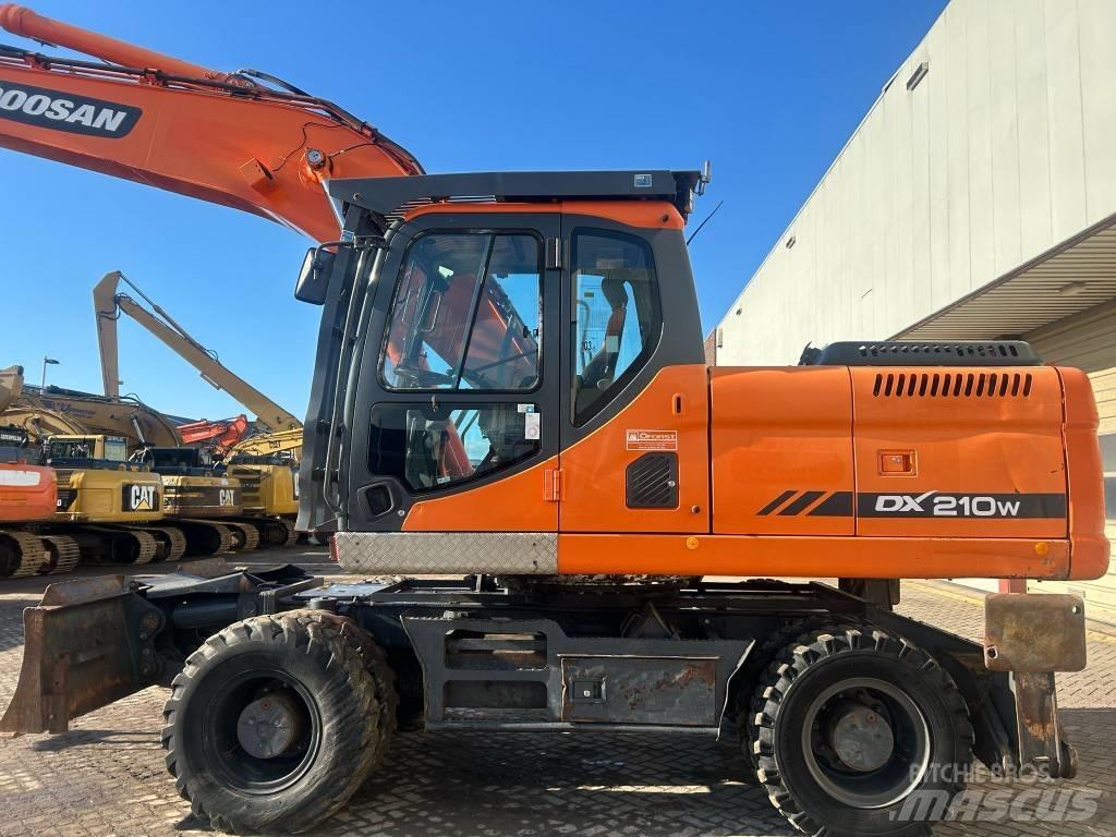 Doosan DX 210 W Hjulgrävare