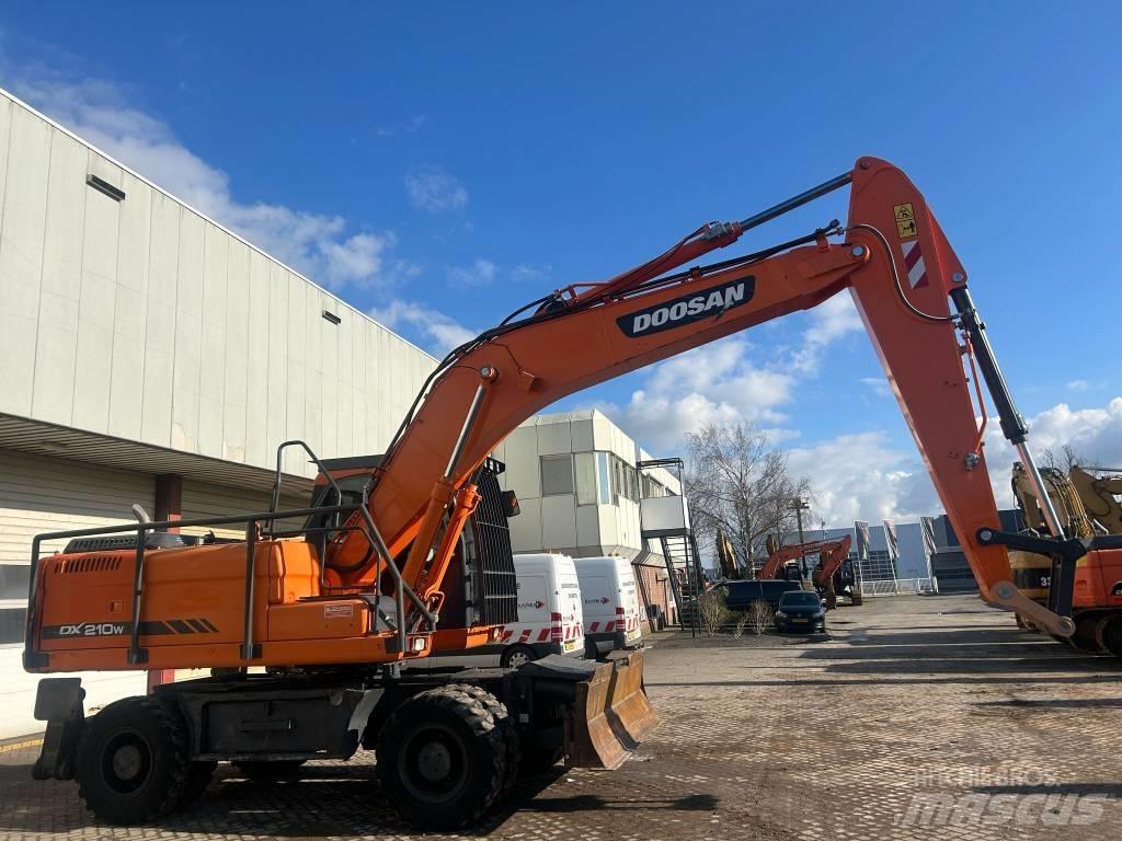 Doosan DX 210 W Hjulgrävare