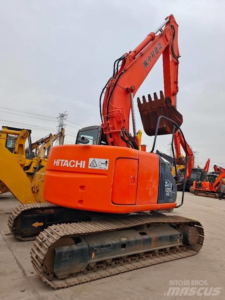 Hitachi ZX 135 US Bandgrävare