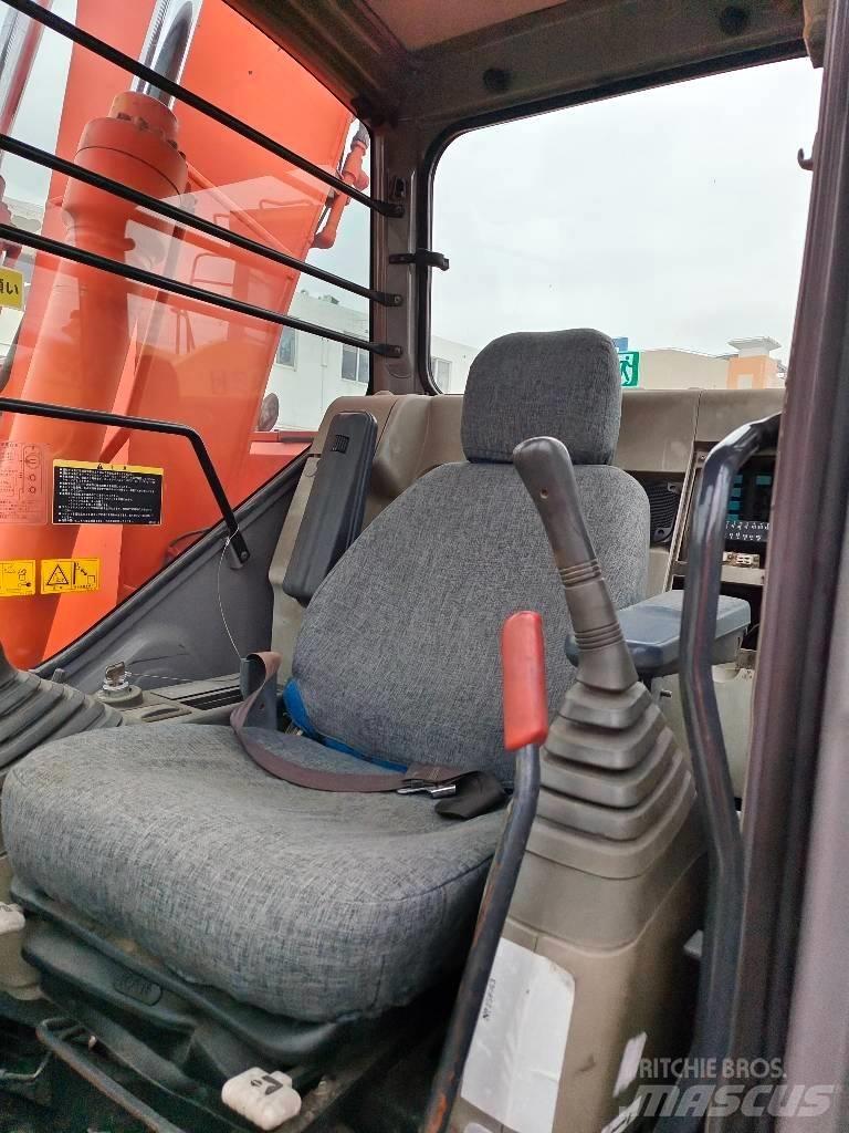 Hitachi ZX 135 US Bandgrävare
