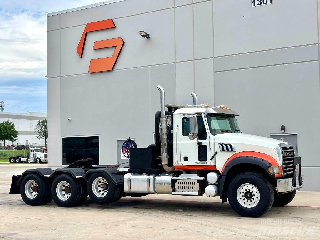 Mack GU 713 Bärgningsbilar