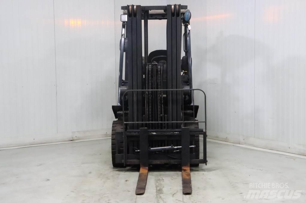 Nissan U1D2A20LQ Gasolmotviktstruckar