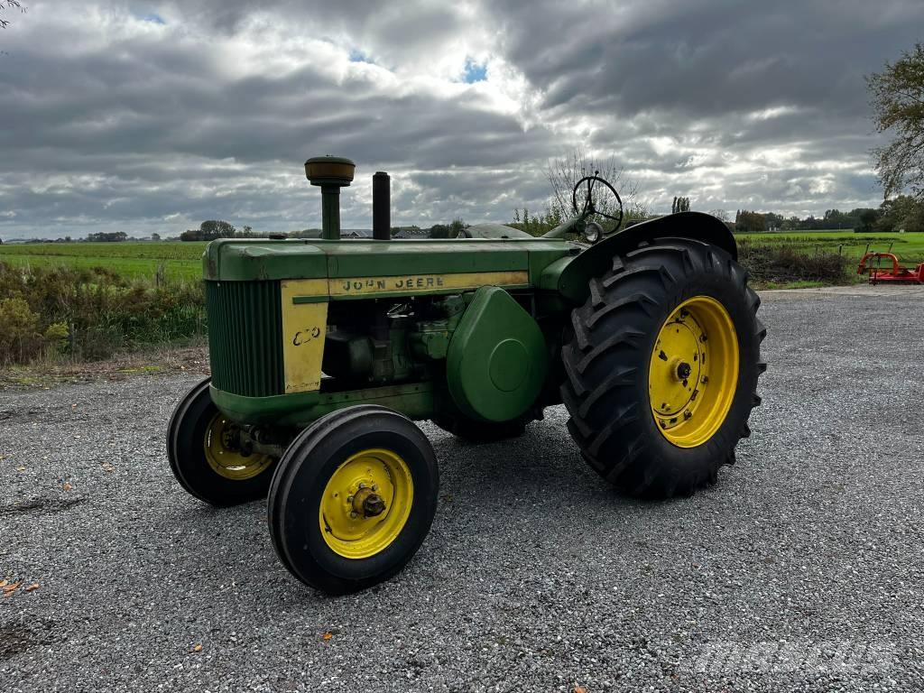 John Deere 820 Traktorer