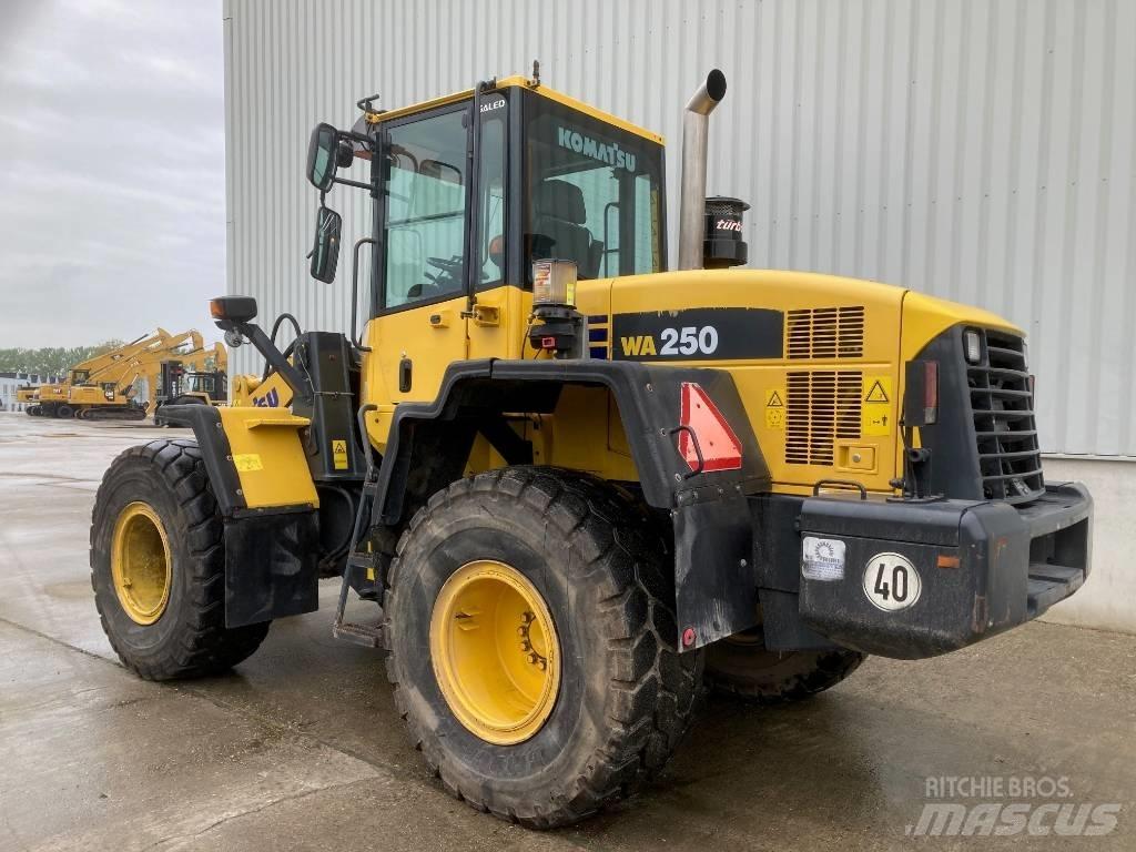Komatsu WA 250 Hjullastare