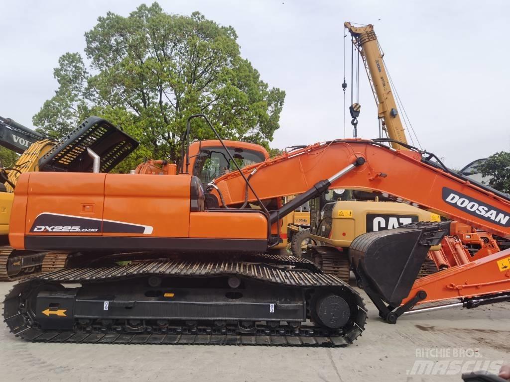 Doosan DX 225 LC-9C Bandgrävare