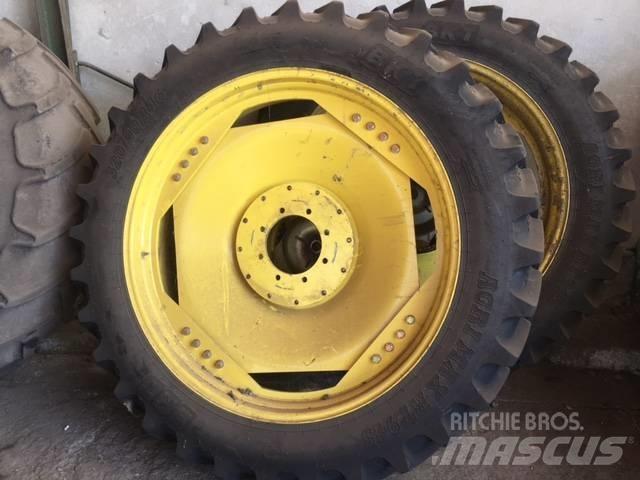 John Deere 6820 Däck, hjul och fälgar