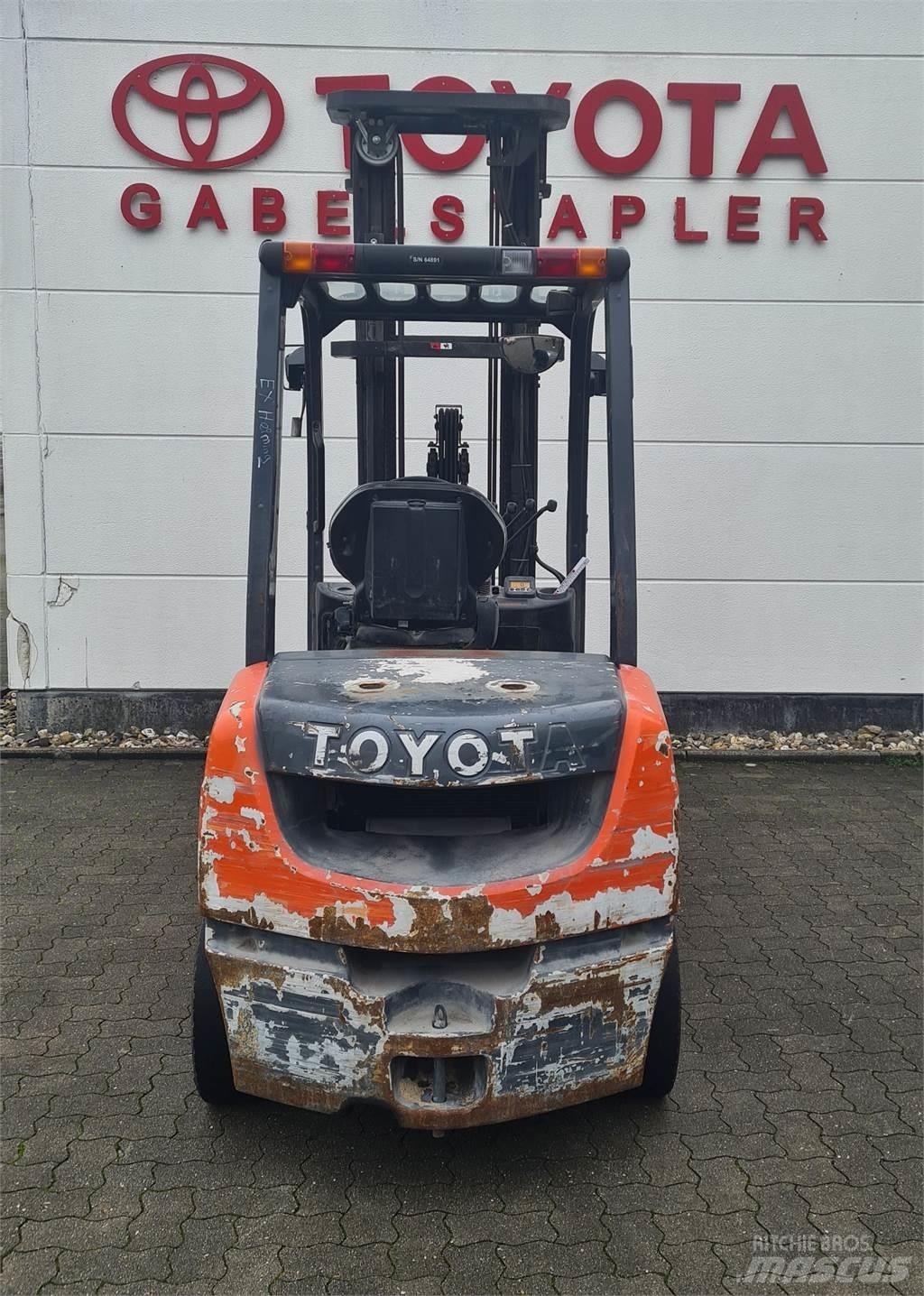 Toyota 02-8FDF30 Dieselmotviktstruckar