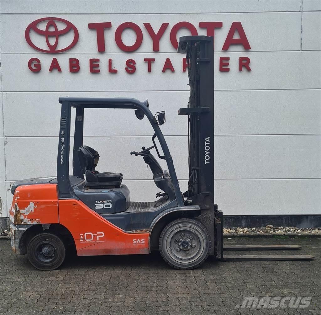Toyota 02-8FDF30 Dieselmotviktstruckar
