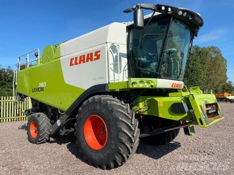 CLAAS LEXION 740 Skördetröskor