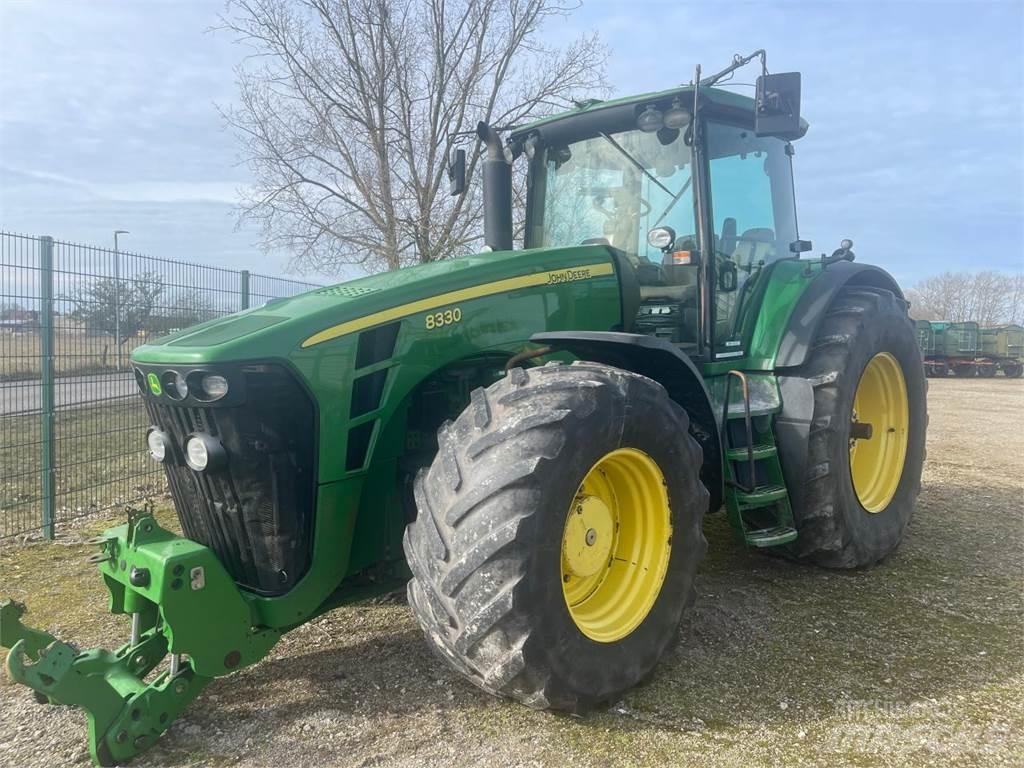 John Deere 8330 Traktorer