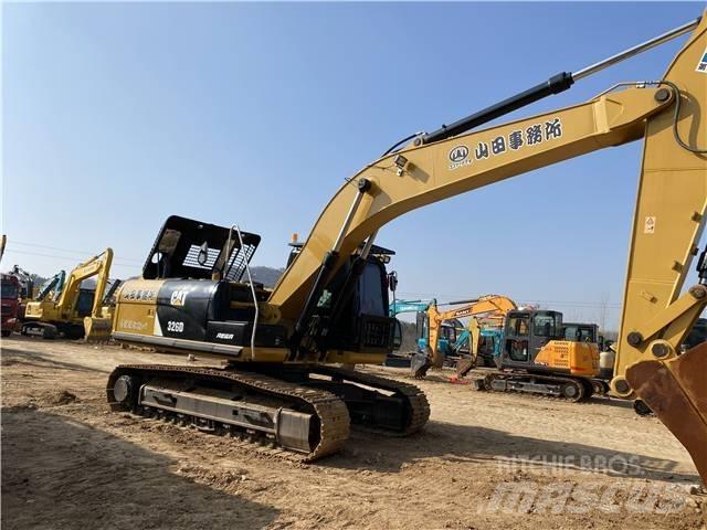 CAT 326D Bandgrävare