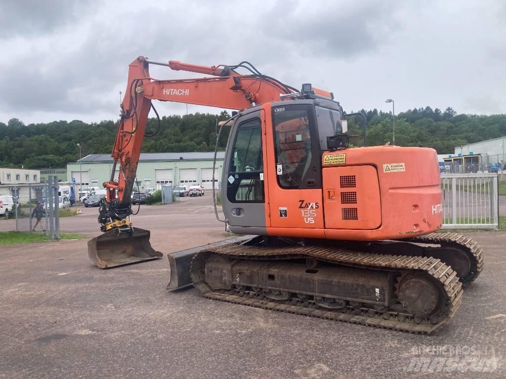 Hitachi ZX 135 US Bandgrävare