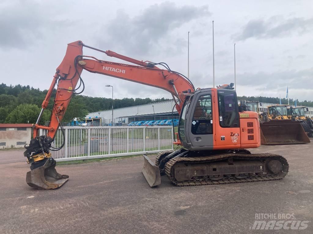 Hitachi ZX 135 US Bandgrävare