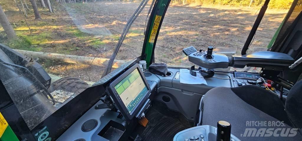 John Deere 1270 G Skördare
