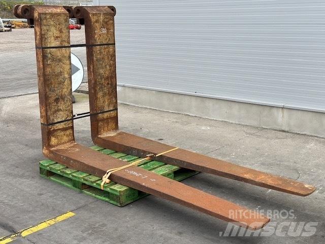 CAT 25-30 ton /988 Pallgafflar