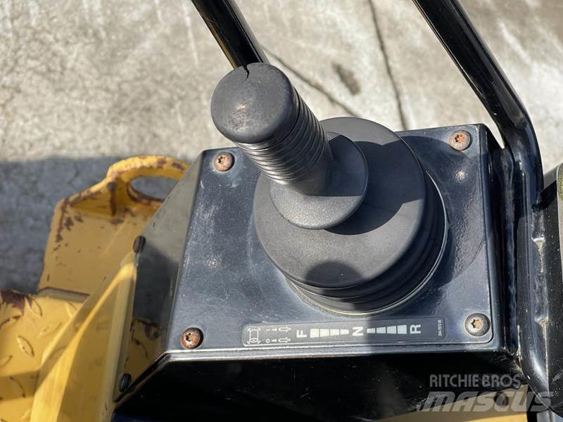 CAT CB 24 Tvåvalsvältar