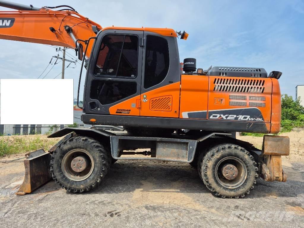 Doosan DX 210 W Hjulgrävare