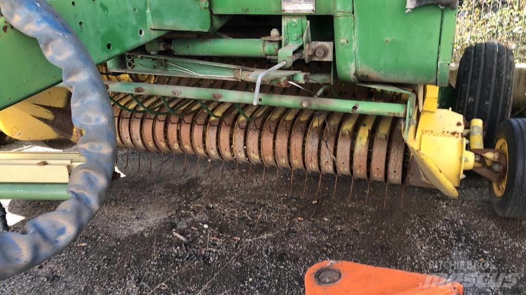 John Deere 550 Rundbalspressar