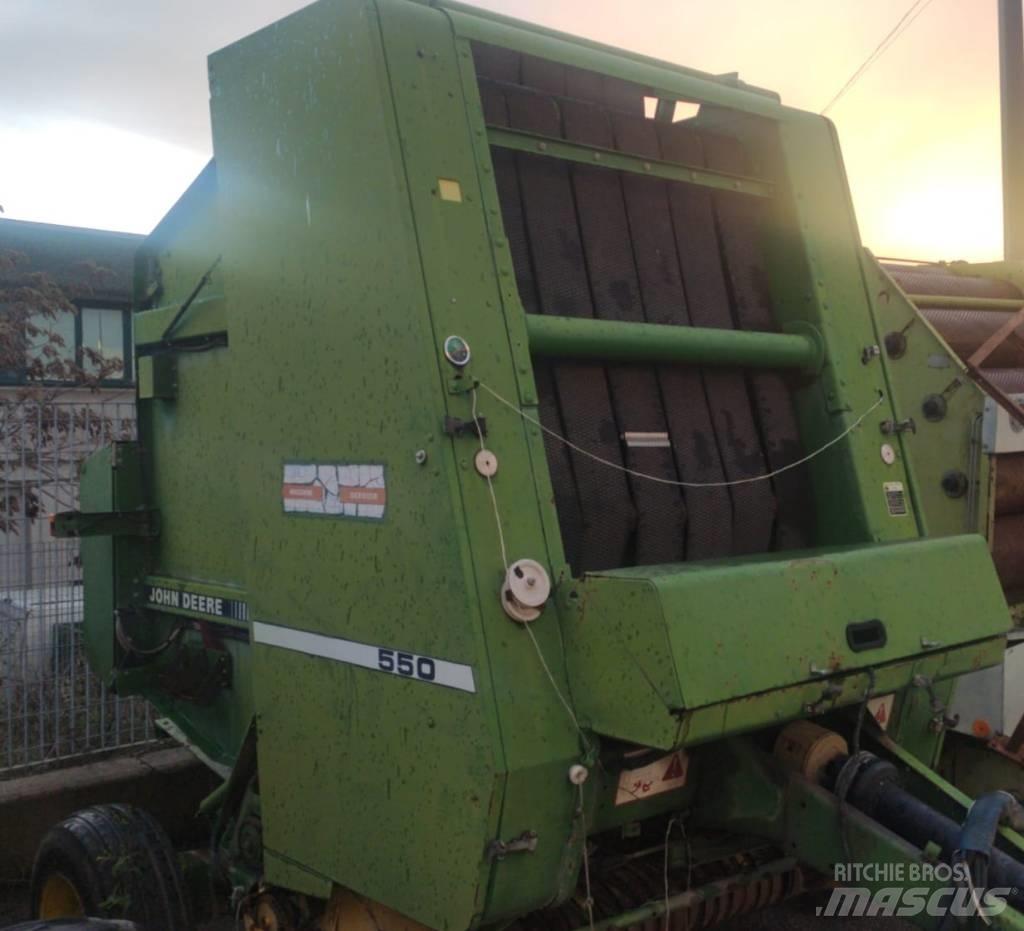 John Deere 550 Rundbalspressar