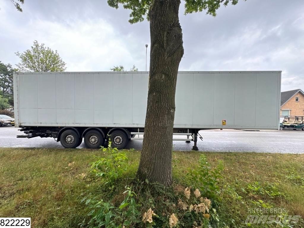 Samro gesloten bak Skåptrailer