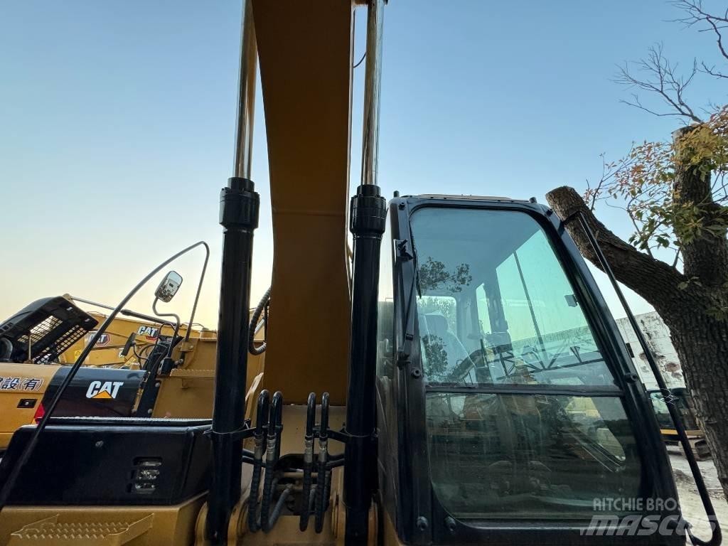 CAT 320D2L Bandgrävare