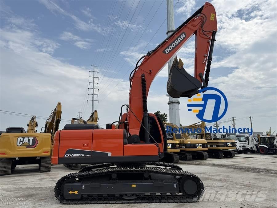 Doosan DX 225 LC-9C Bandgrävare