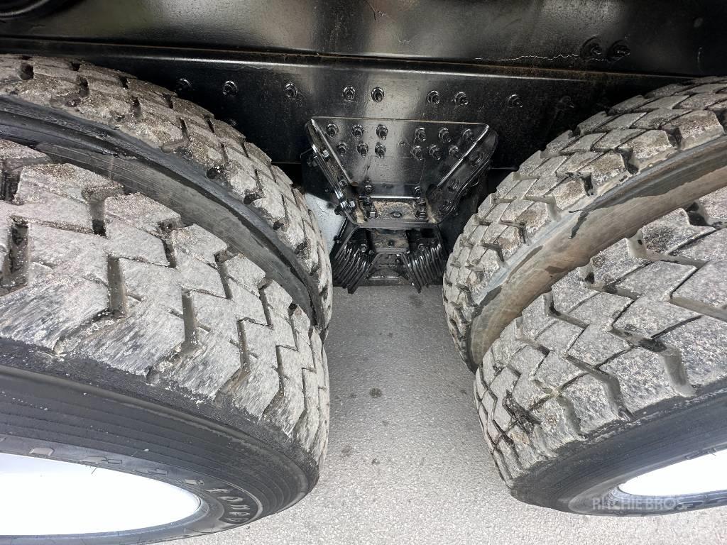 International 7500 Slamsugningsbil