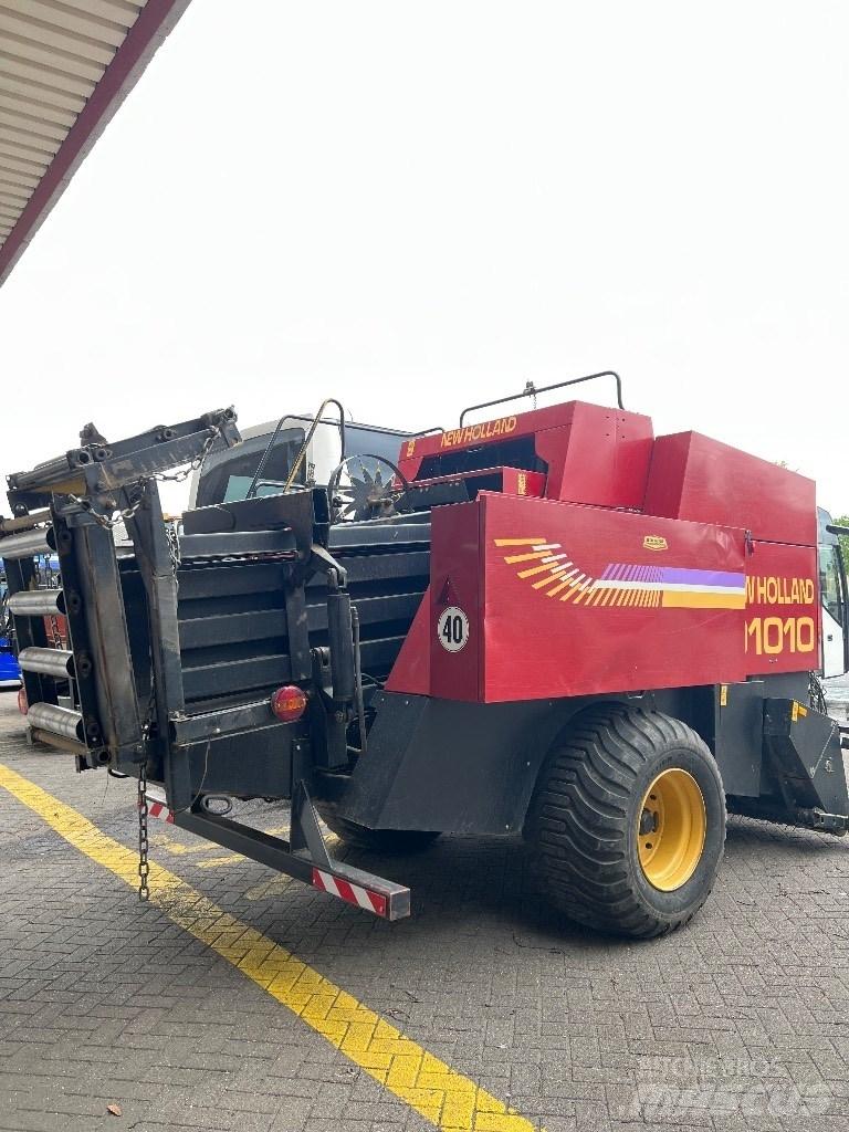 New Holland D 1010 Fyrkantspressar