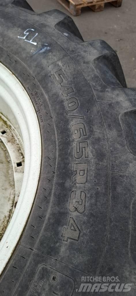 Firestone 540/65R_34 Däck, hjul och fälgar