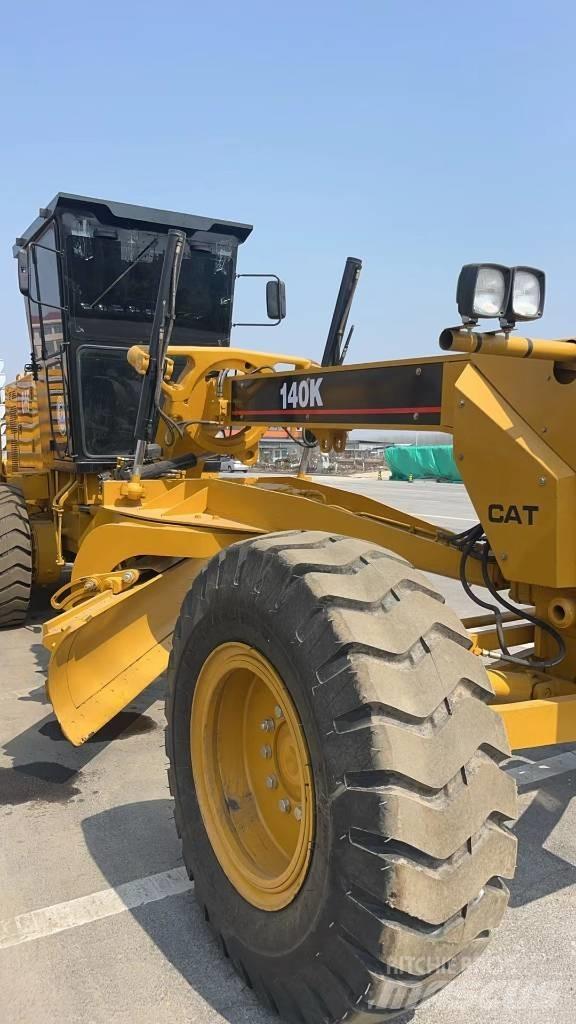 CAT 140 K Väghyvlar