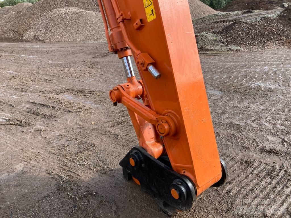 Hitachi ZX225USLC-6 Bandgrävare