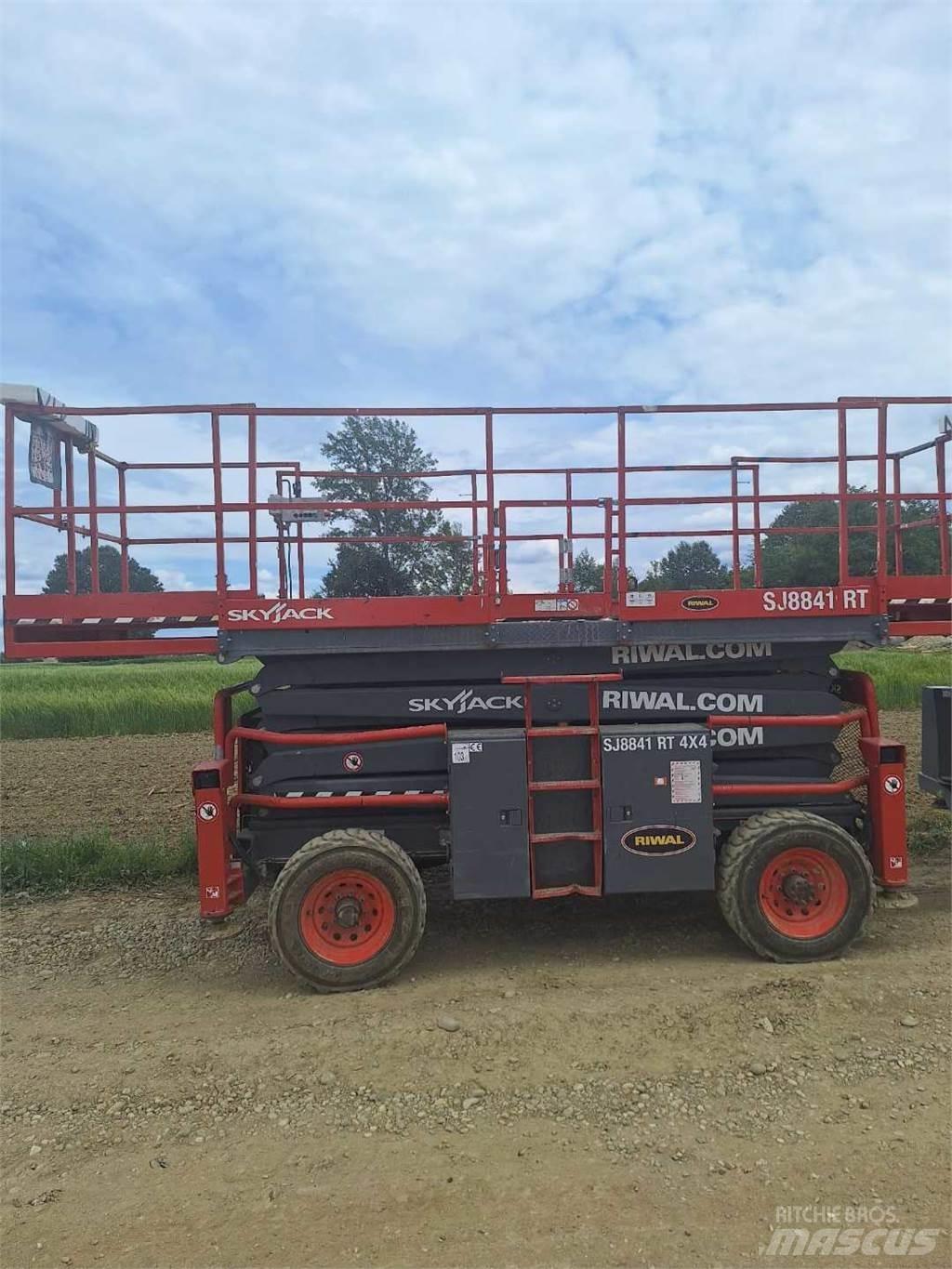 SkyJack 8841RT Saxliftar