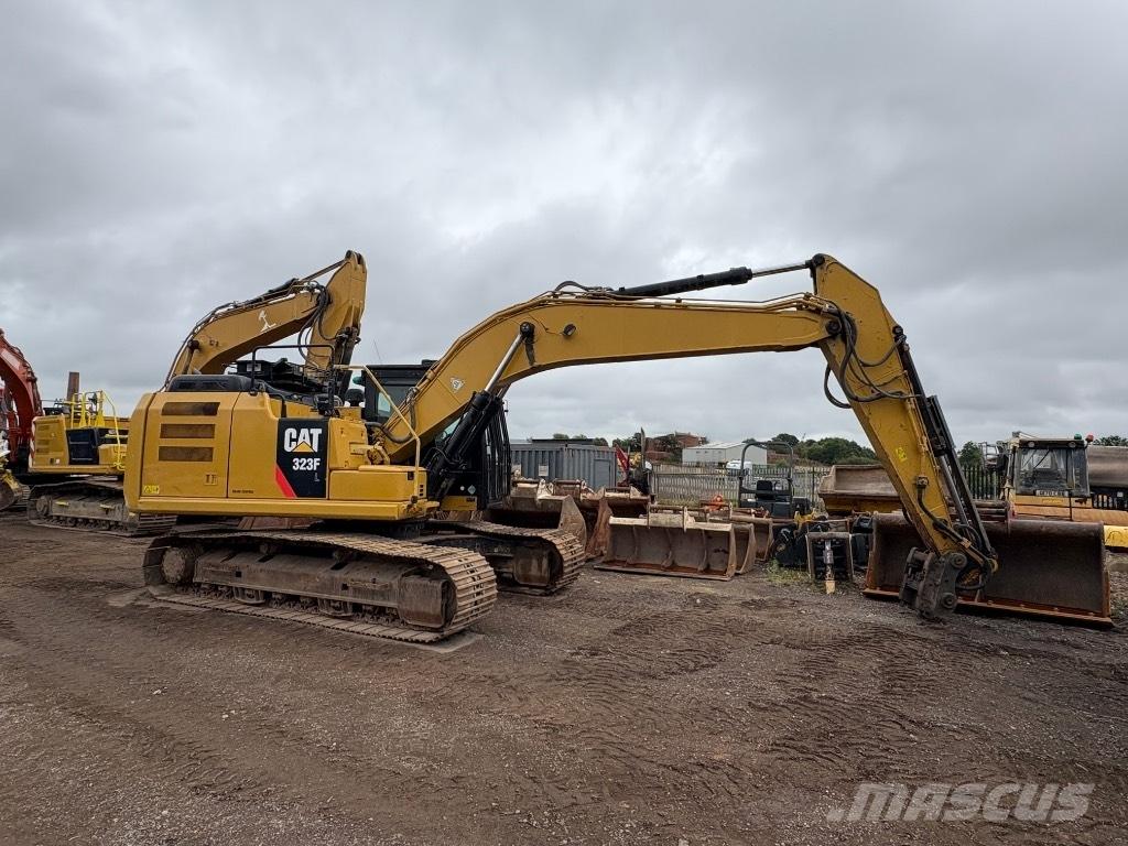CAT 323 F L Bandgrävare