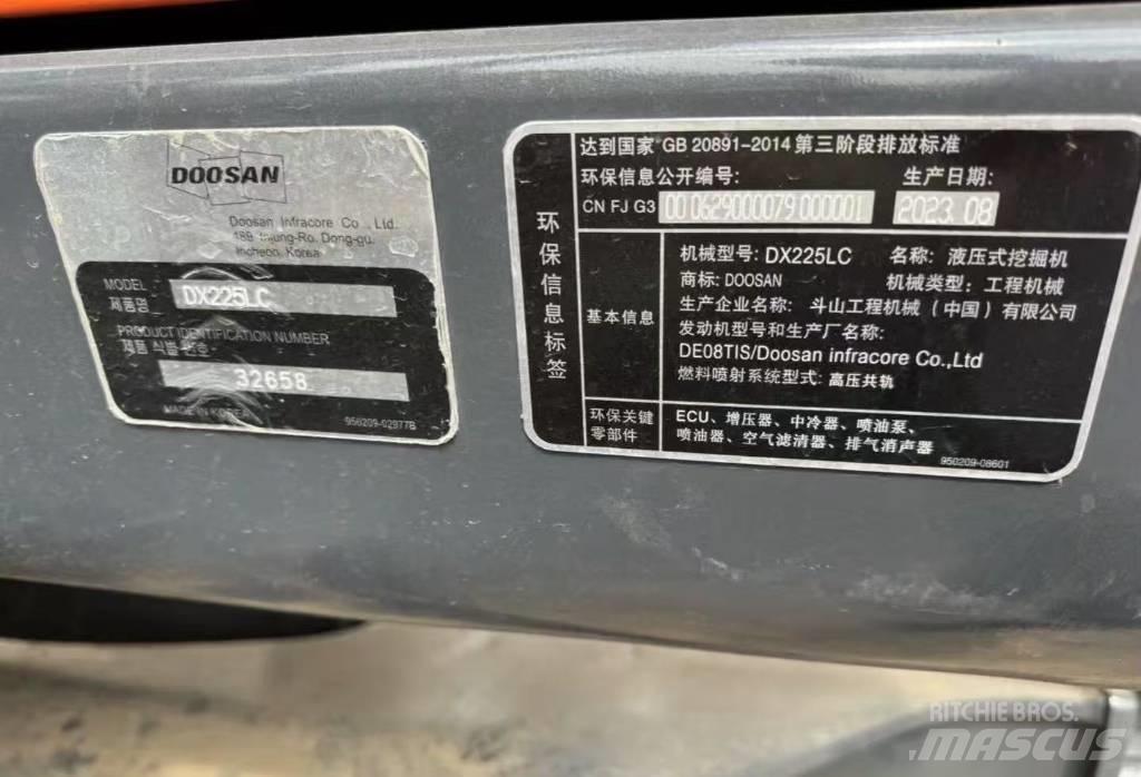 Doosan DX 225 Bandgrävare