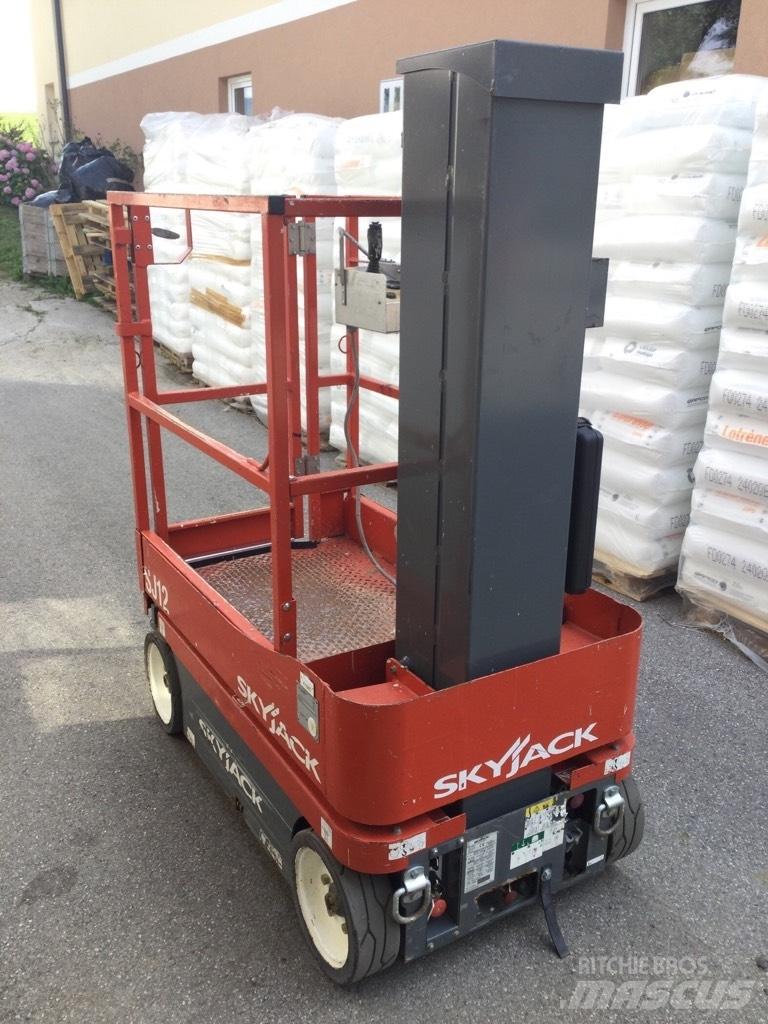 SkyJack SJ 12 Saxliftar