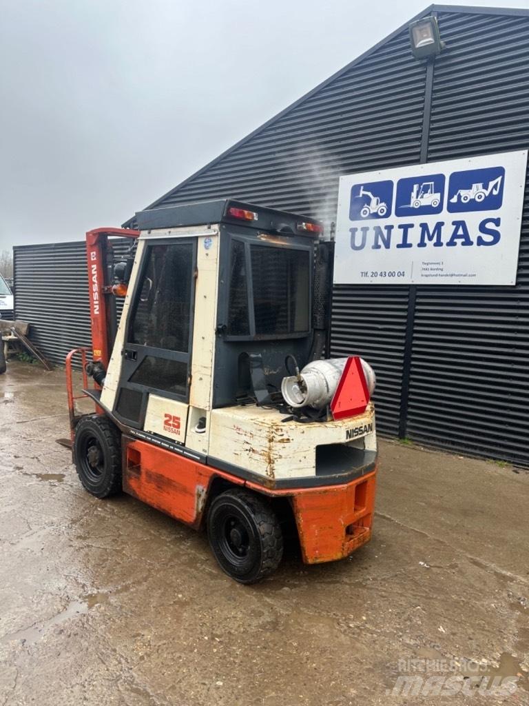 Nissan FG25 Gasolmotviktstruckar